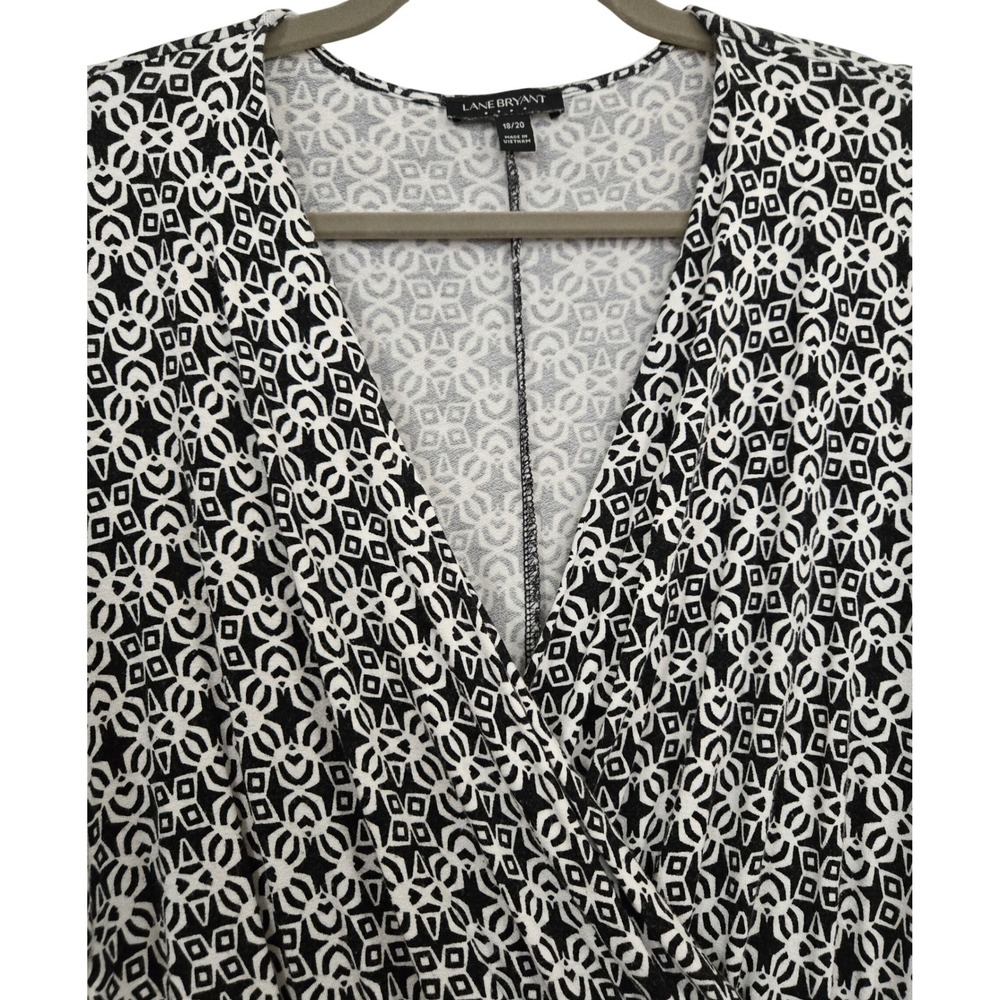 Lane Bryant Chic Black White Geometric Faux Wrap Top Surplice Short Sleeve 18/20 - Picture 2 of 9